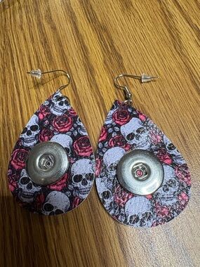 Skull & Rose Teardrop Leather snap jewlery Earrings - Pink/Black